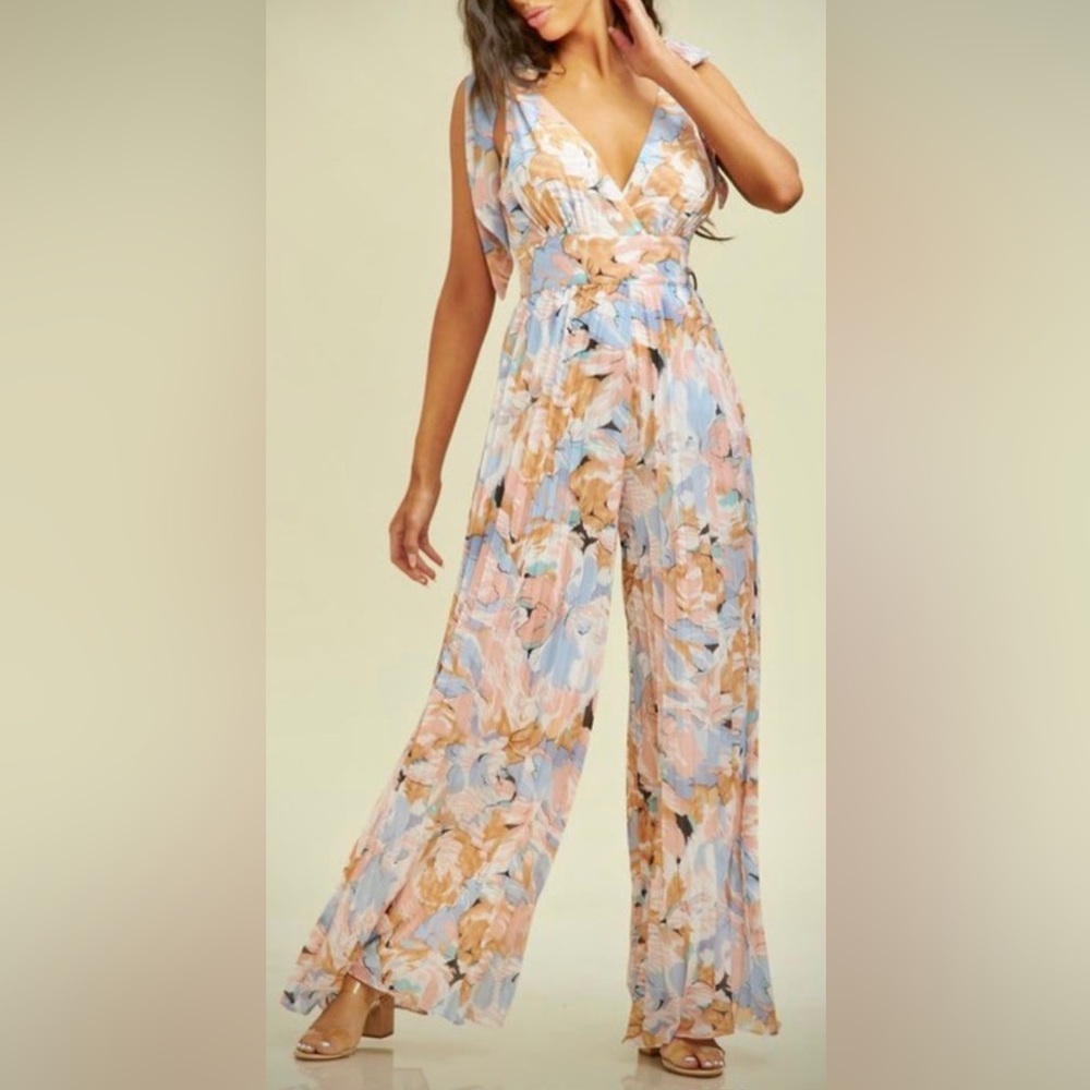 New pastel, floral pleated flowy jumpsuit! Absolutely GORGEOUS!
